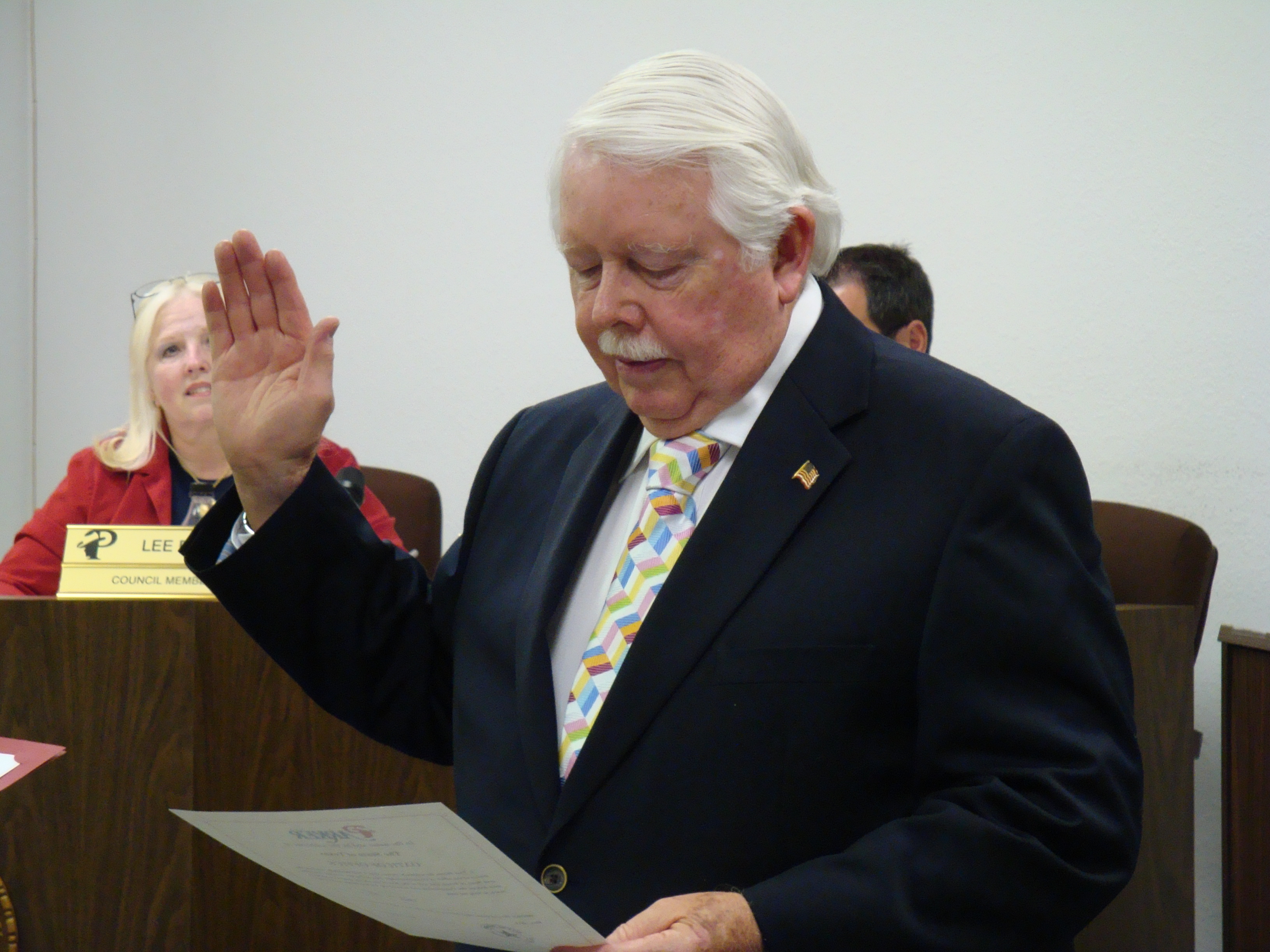 Mayor Marshall administers Oath of Office May 21, 2013